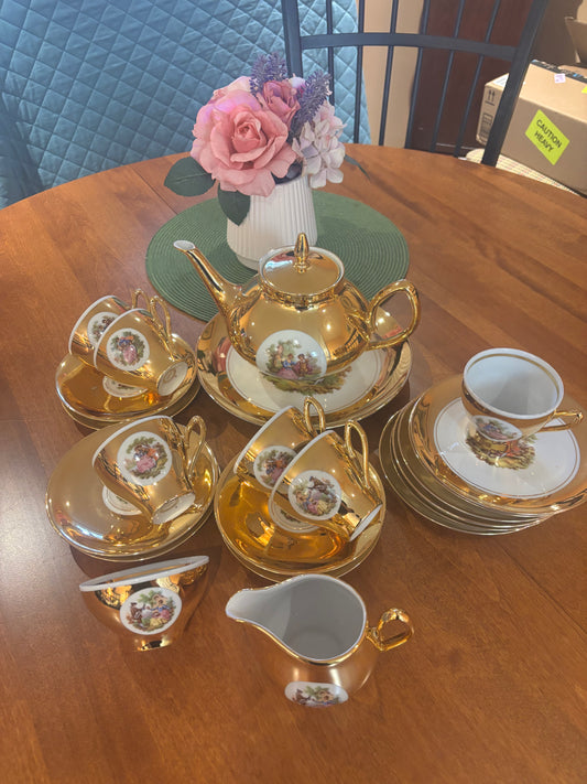 Exquisite Vintage Bondware Tea Set